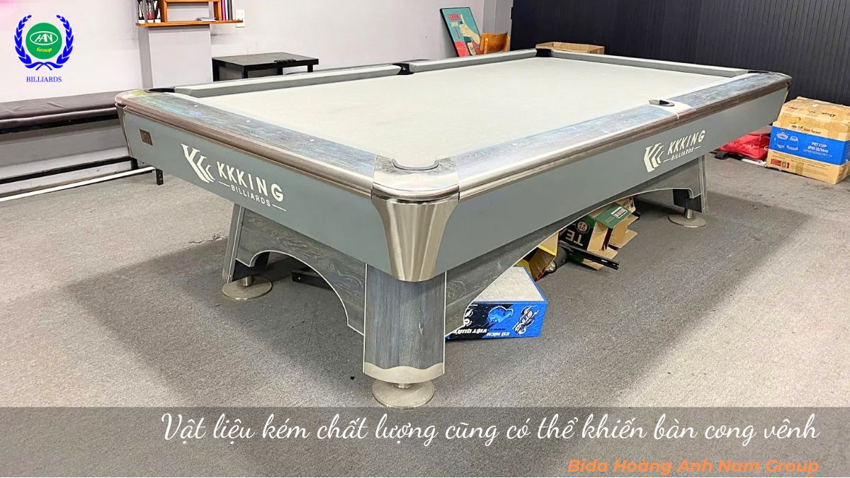 Vật liệu kém chất lượng cũng có thể khiến bàn cong vênh 