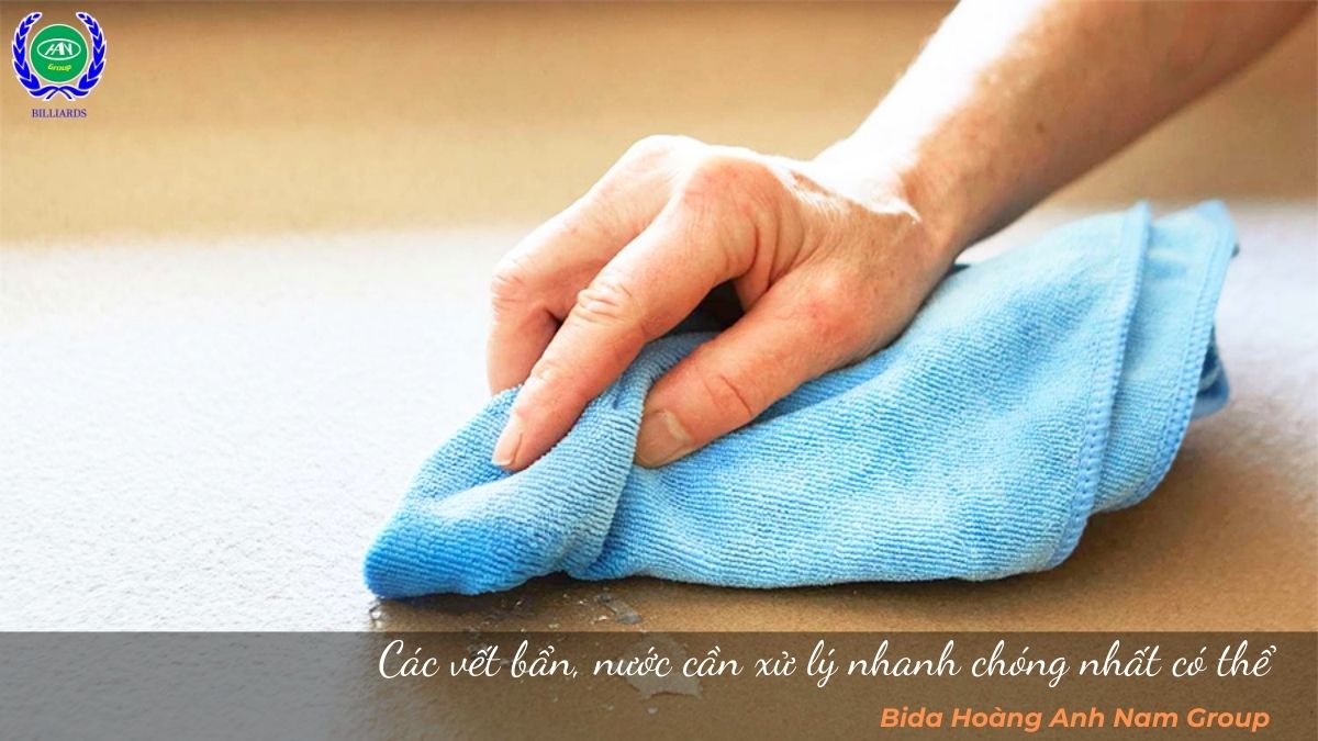 Các vết bẩn, nước cần xử lý nhanh chóng nhất có thể